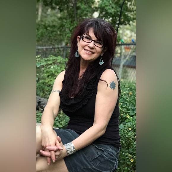 ✨Meet your Poshers, Stacee & Jason✨ - Picture 8 of 16